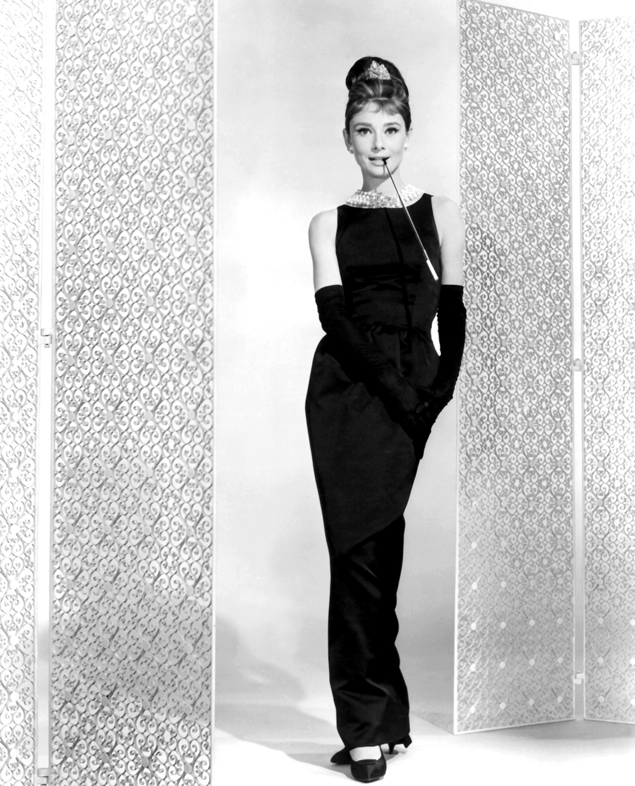 Audrey Hepburn trong chiếc đầm LBD huyền thoại