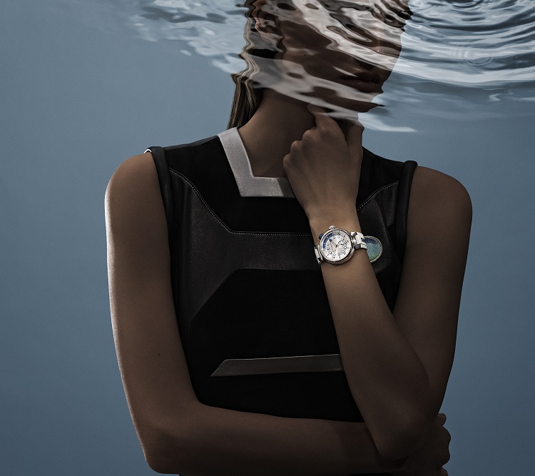 Louis Vuitton Tambour Street Time Diver on model