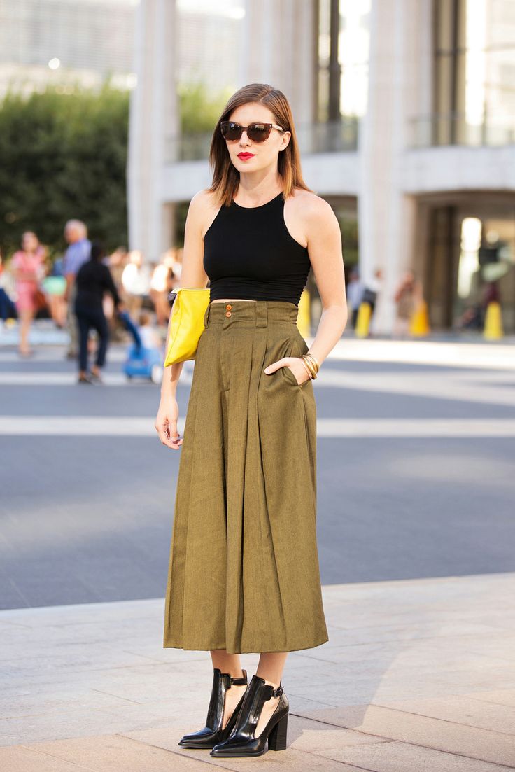 culottes pants street style in khaki green and black croptop
