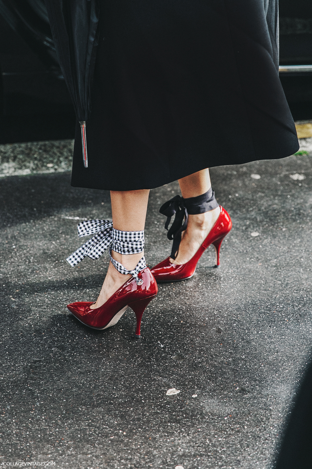 thời trang vintage giày cao gót đỏ thắt nơ