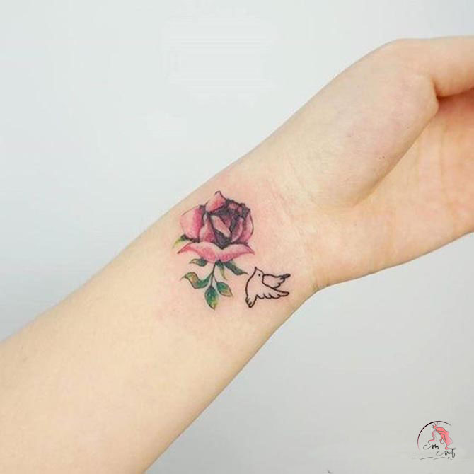 Hình xăm hoa hồng ở cánh tay
