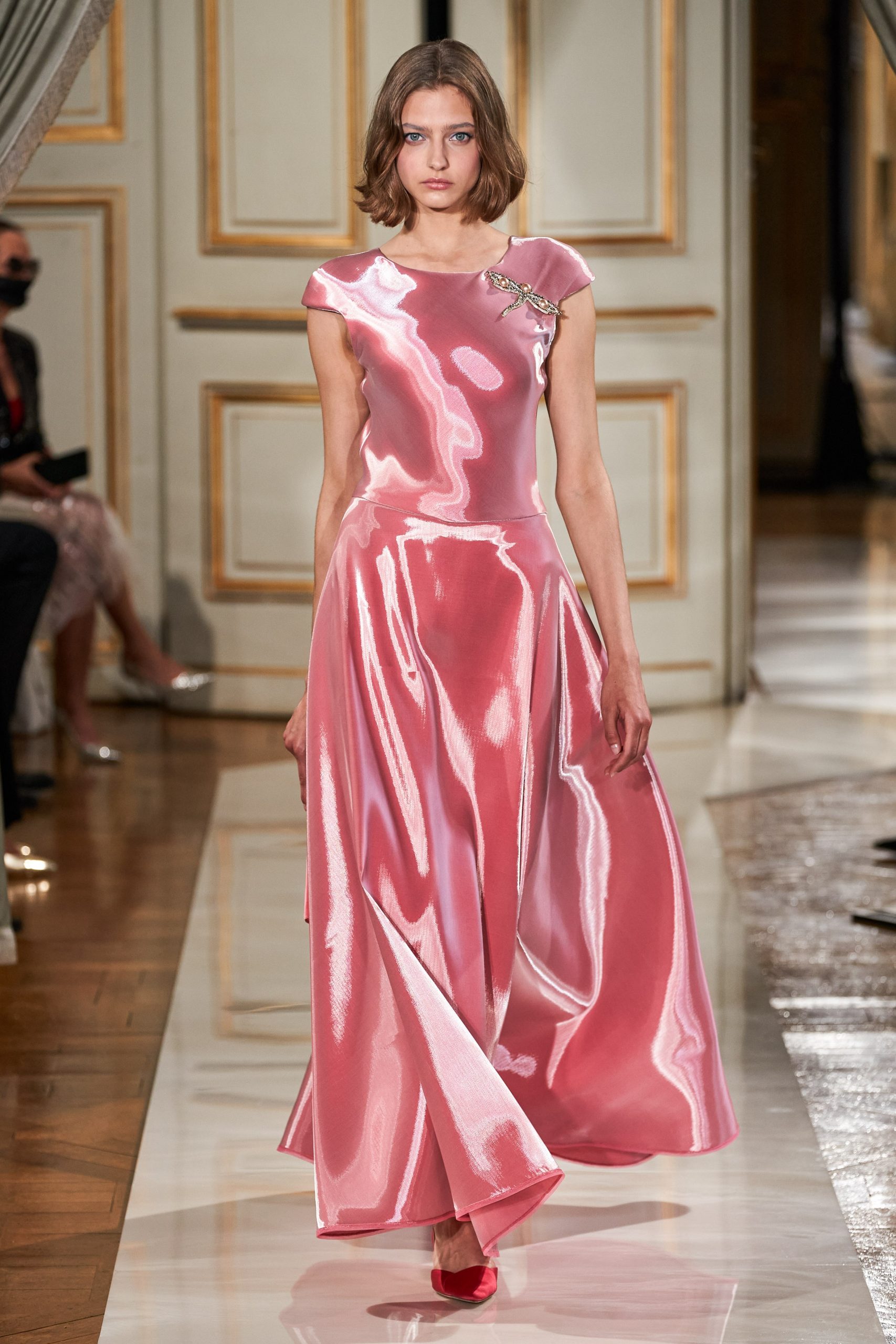 váy lụa organza hồng Armani Privé