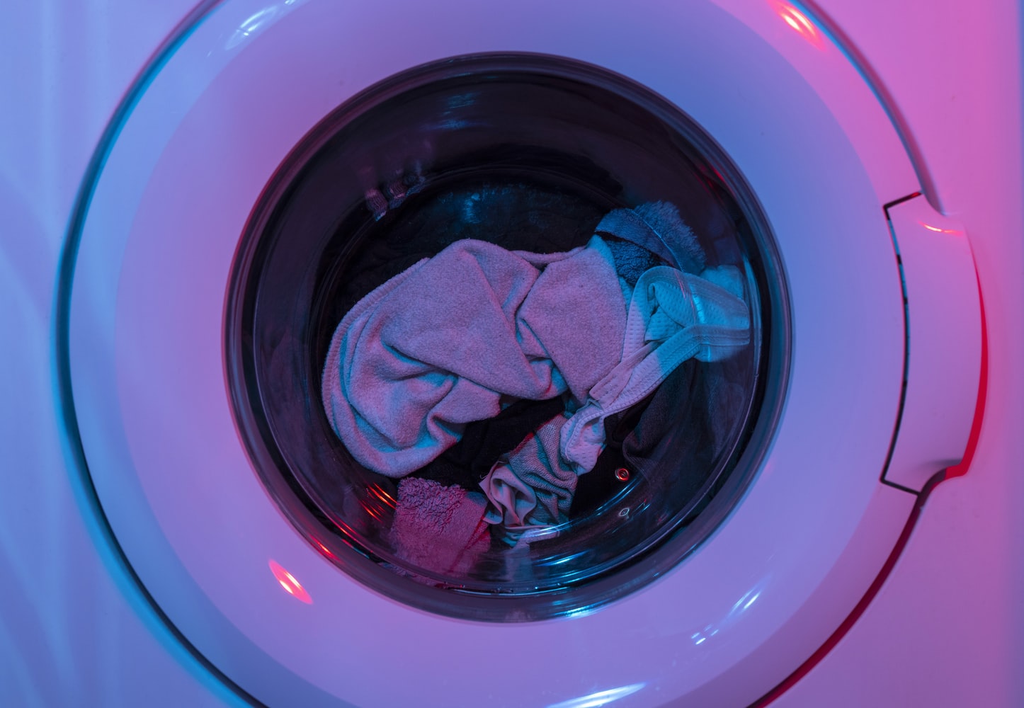 Làm sạch đồ thời trang bằng máy giặt