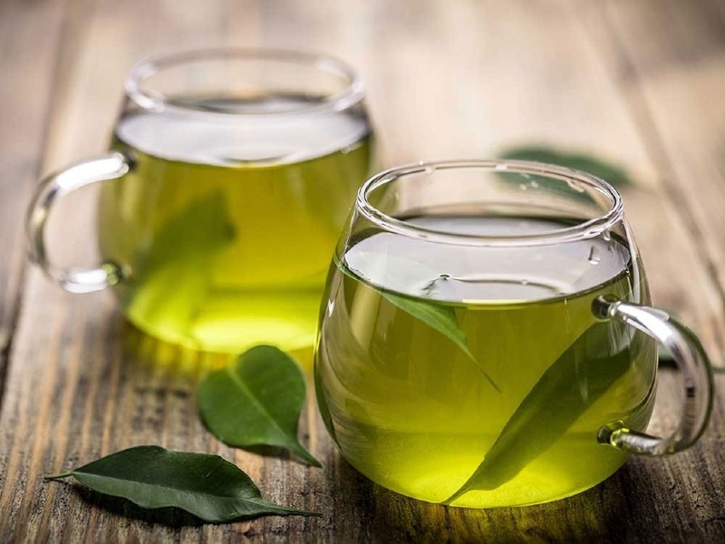 Uống nước trà xanh tươi giảm cân hiệu quả