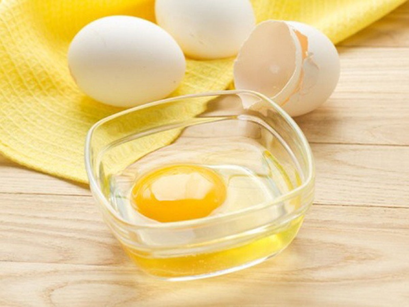 Lòng trắng trứng gà có thể giúp điều trị thâm nách hiệu quả