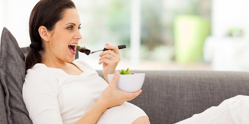 Mẹ bầu nên ăn nhiều rau để thai nhi được phát triển