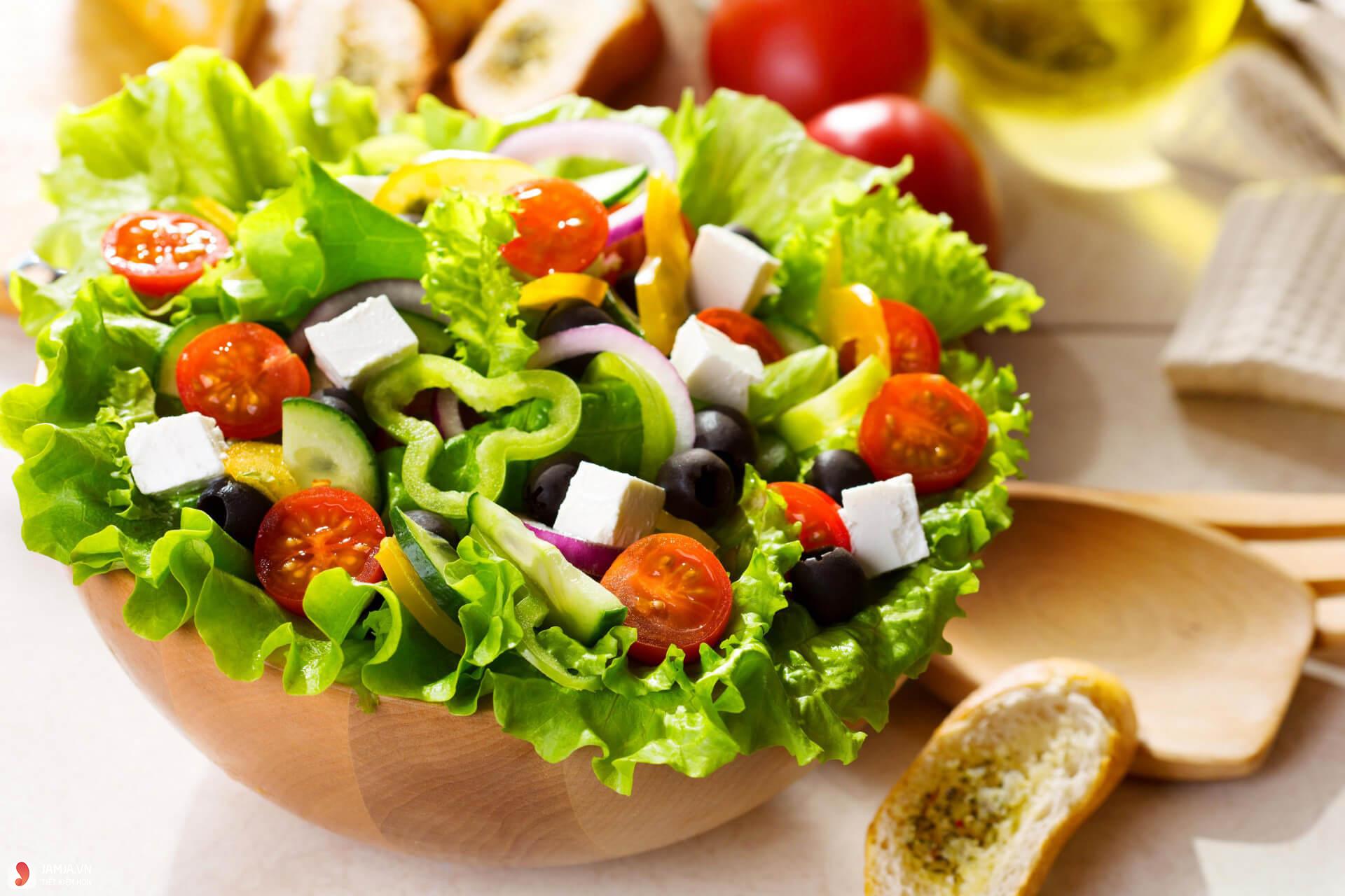 Salad rau củ quả kết hợp giấm thơm ngon, đặc sắc