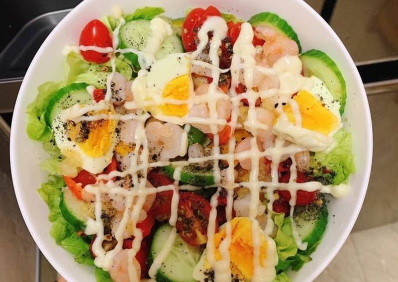 Salad tôm và trứng là món ăn bổ dưỡng