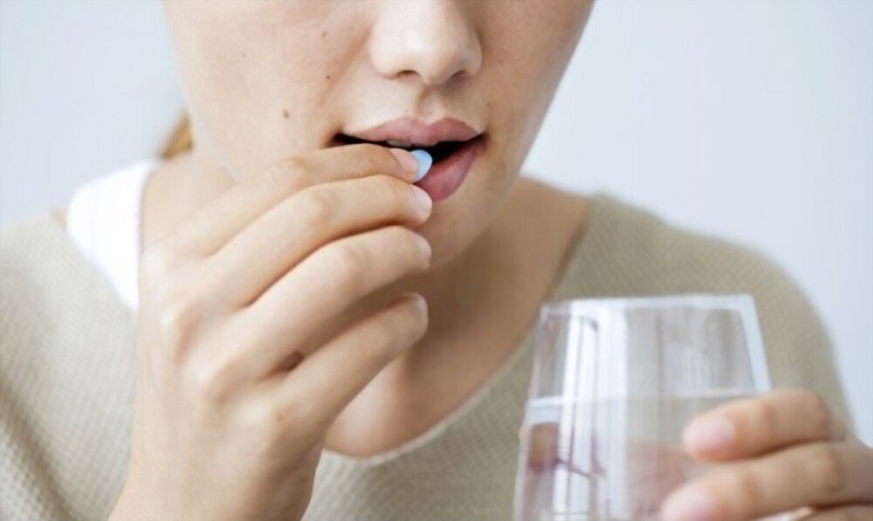 Các loại thuốc uống có thể giảm đau nhức sau xăm và cải thiện tình trạng sưng môi