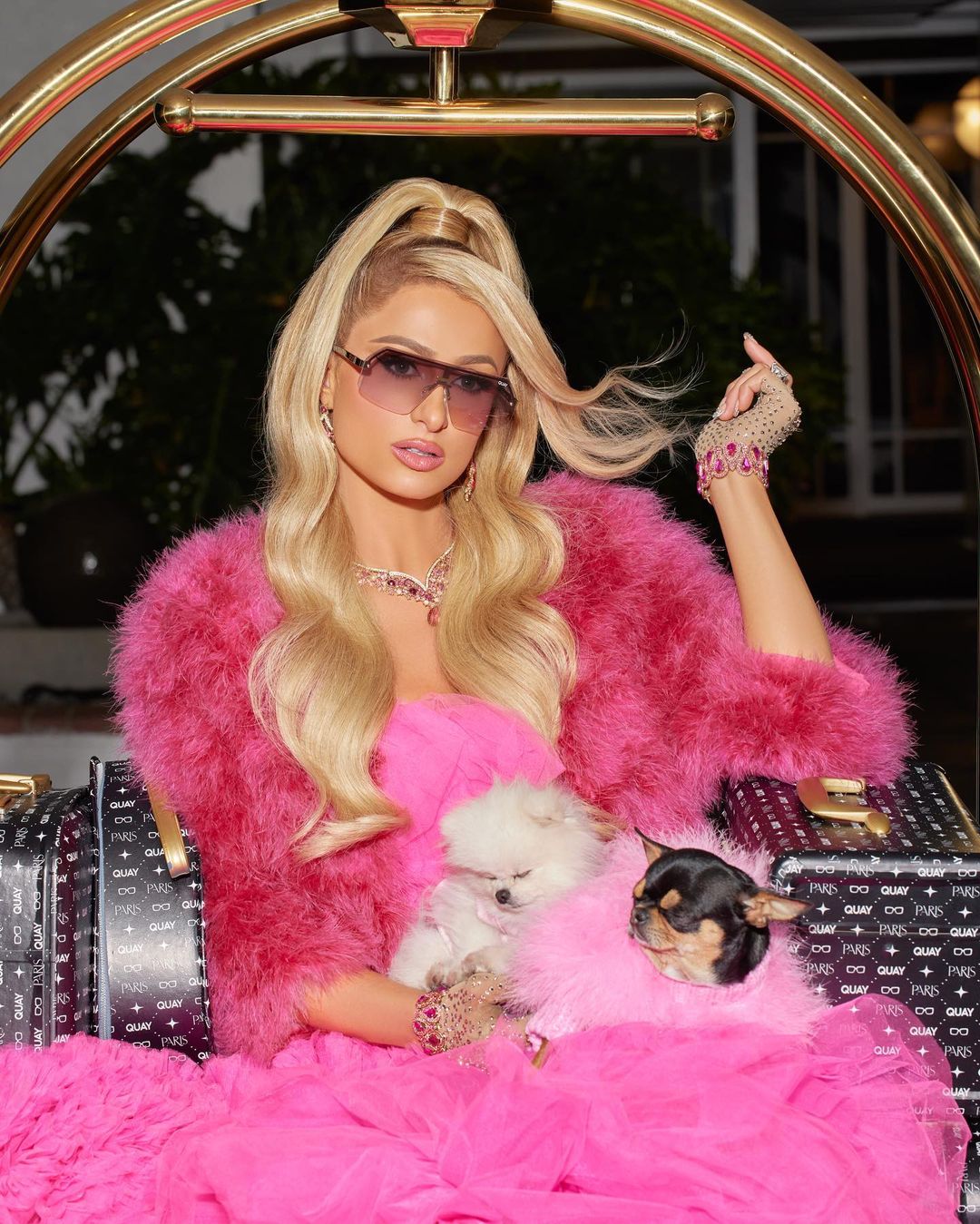 Paris Hilton và màu hồng trong phong cách Barbiecore