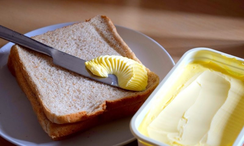Kết hợp bơ tường an với thực phẩm ít calo giúp giảm cân hiệu quả