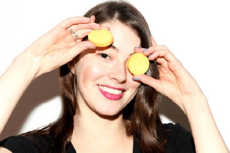 Khi đau mắt hàn, bạn có thể tận dụng khoai tây để khắc phục hiệu quả