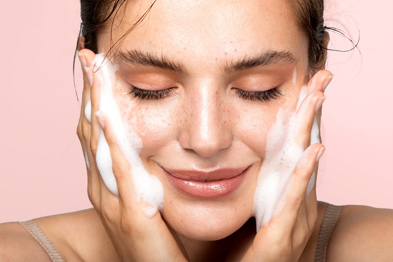 Chăm sóc da mặt mỗi ngày để có làn da đều màu, tươi sáng hơn