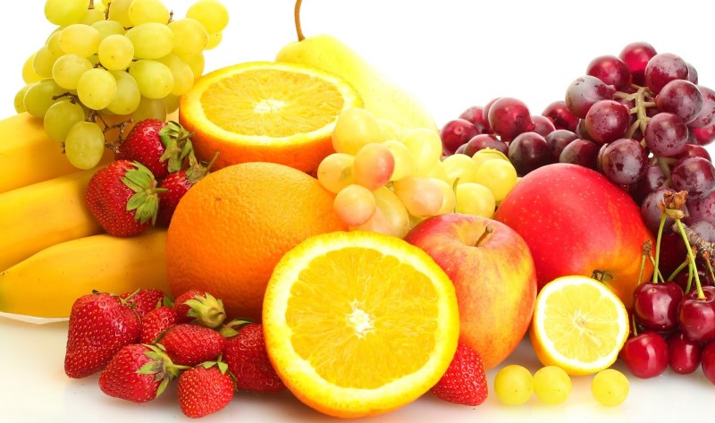 Tăng cường bổ sung thêm các loại trái cây có chứa vitamin C để làm trắng da từ bên trong
