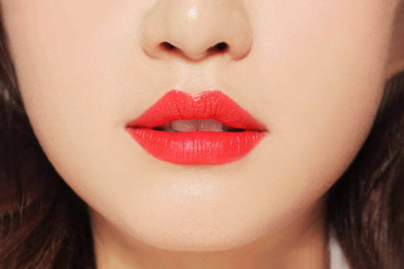 Phun môi màu đỏ hồng có thể giữ được từ 3 đến 5
