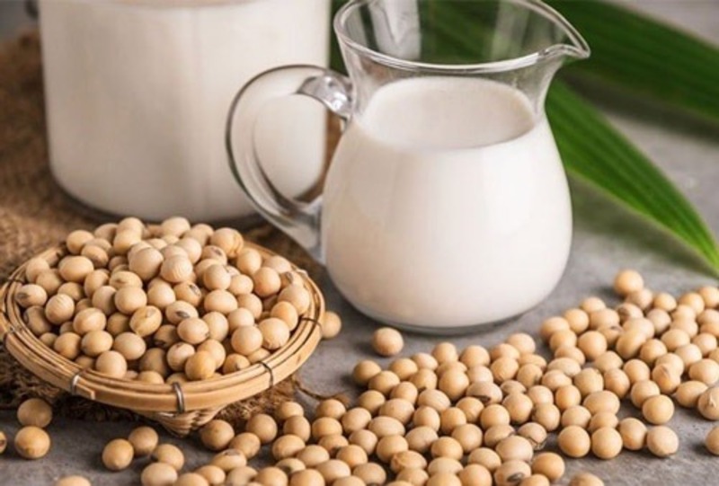 Sữa tươi không đường và bột đậu nành có tác dụng giúp da trắng sáng