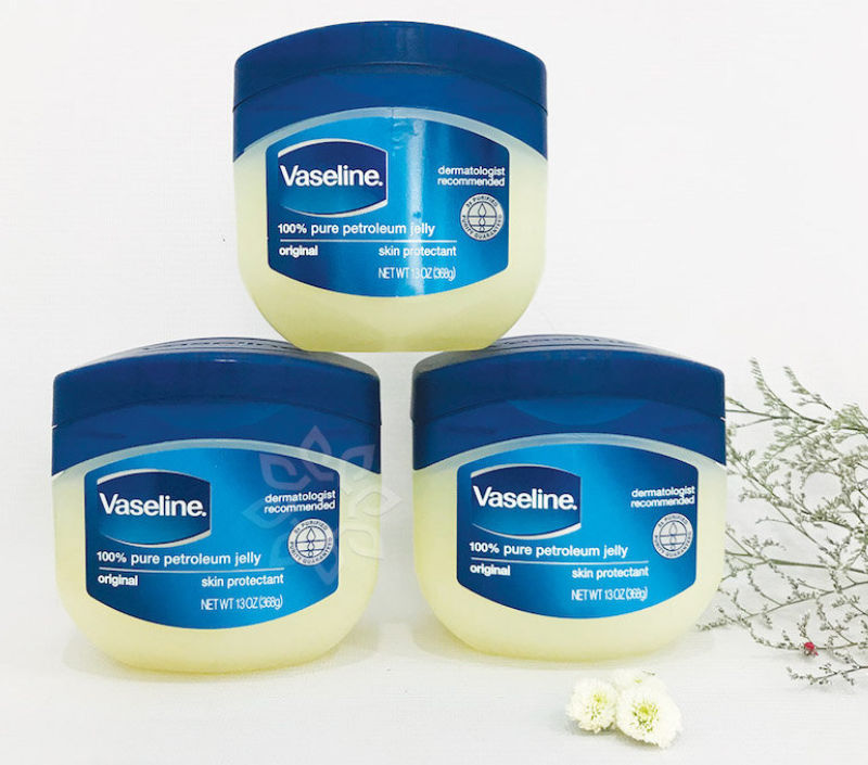 Kem dưỡng Vaseline giúp cho đôi môi tươi tắn và mềm mại