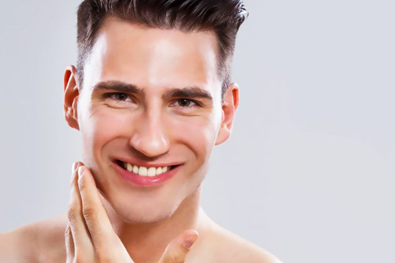 Dùng sản phẩm dưỡng sau khi nhổ râu giúp phục hồi da nhanh hơn
