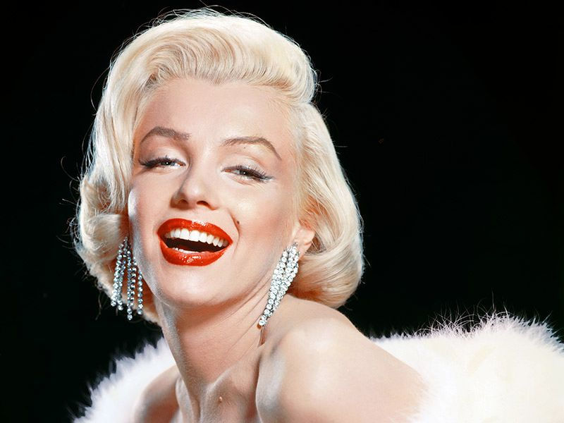 Cặp lông mày hình chữ V hoàn hảo của Marilyn