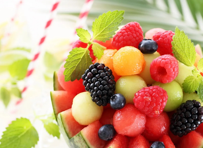 Ăn nhiều trái cây để bổ sung vitamin, tăng cường sức đề kháng