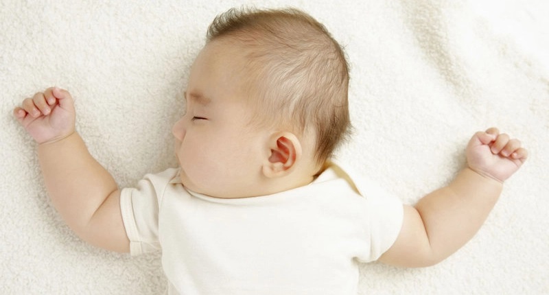 Tư thế ngủ của trẻ sơ sinh tạo sự thoải mái cho cơ thể