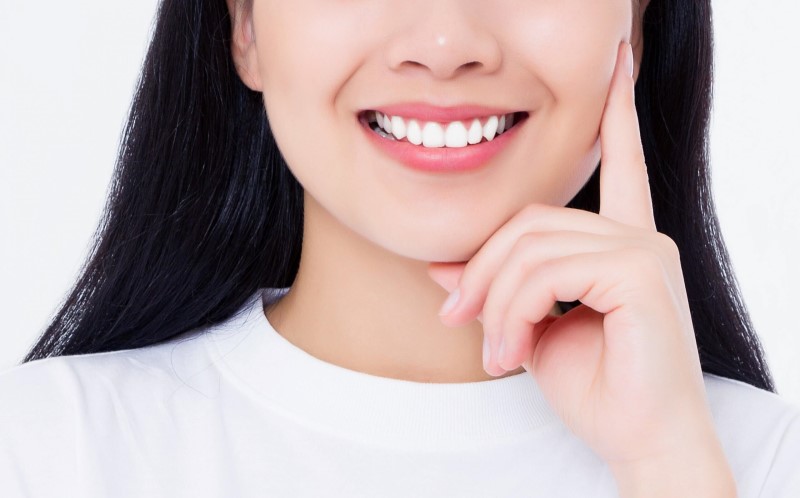 Cần đảm bảo vệ sinh răng miệng đúng cách sau khi phun môi